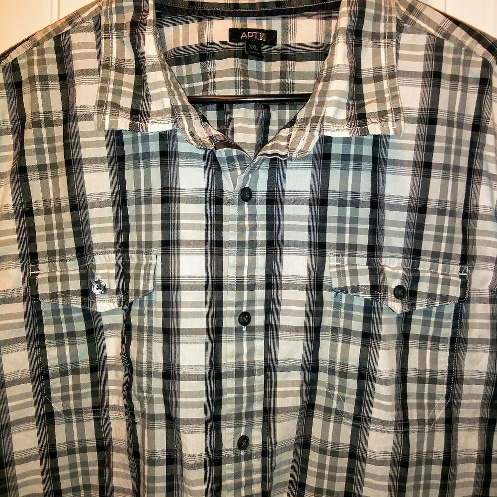 Mens white, black, gray checkerd ss button down